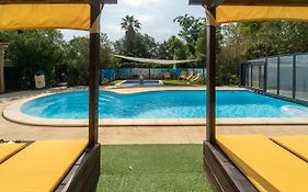 Gite Imagine Roussillon Residence Privee Avec Piscine - 8 Personnes